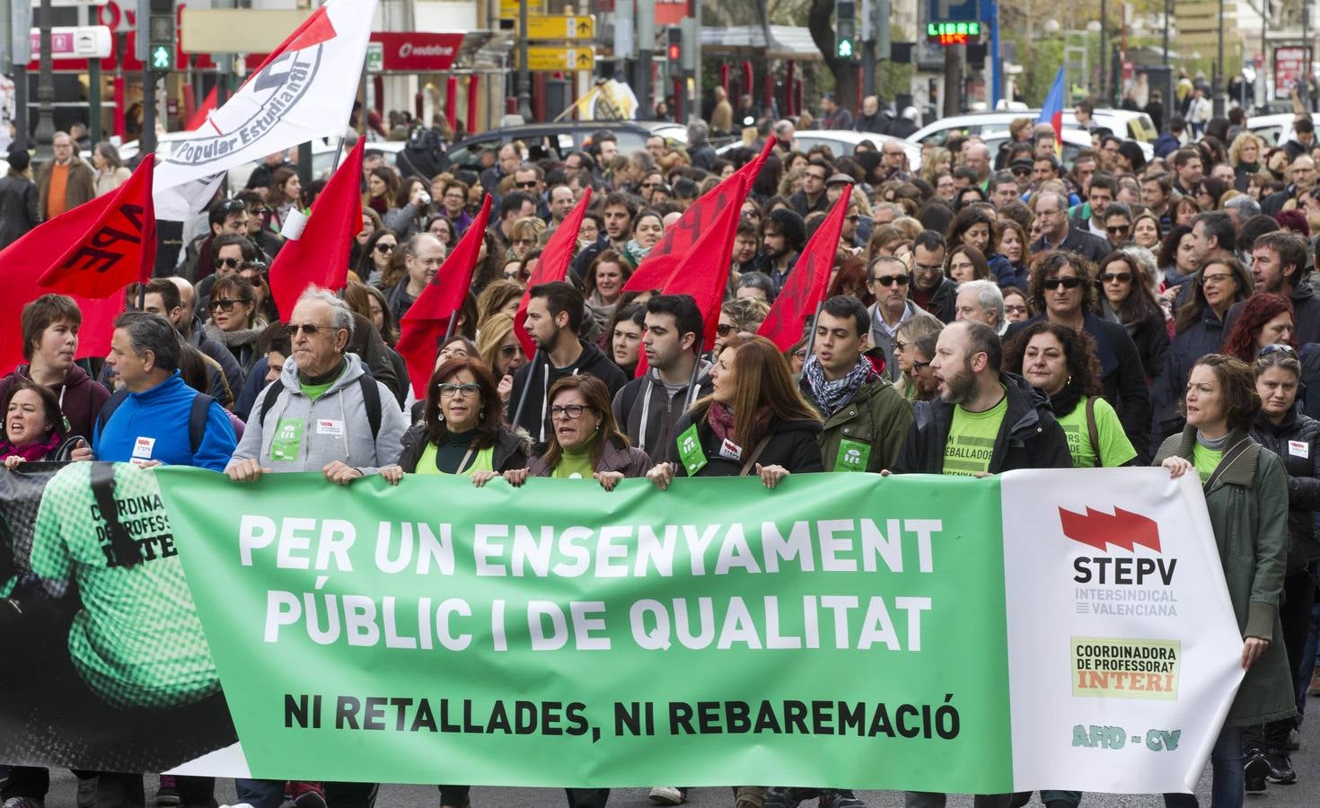Huelga de taxis, interinos y estudiantes en Valencia
