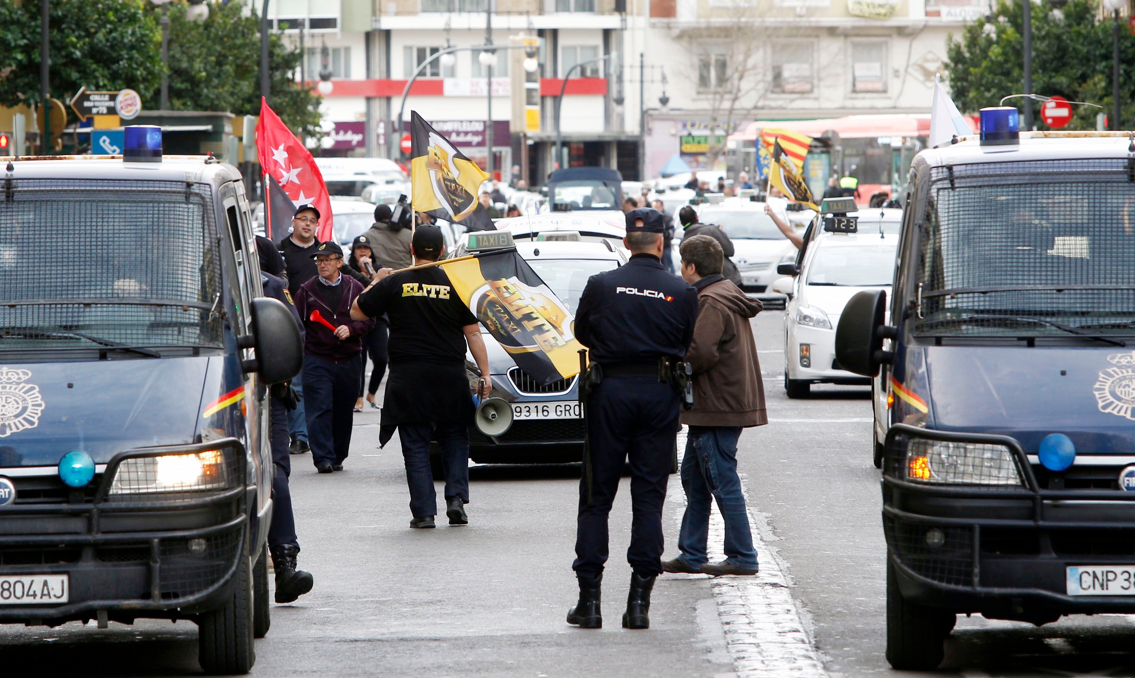 Huelga de taxis, interinos y estudiantes en Valencia