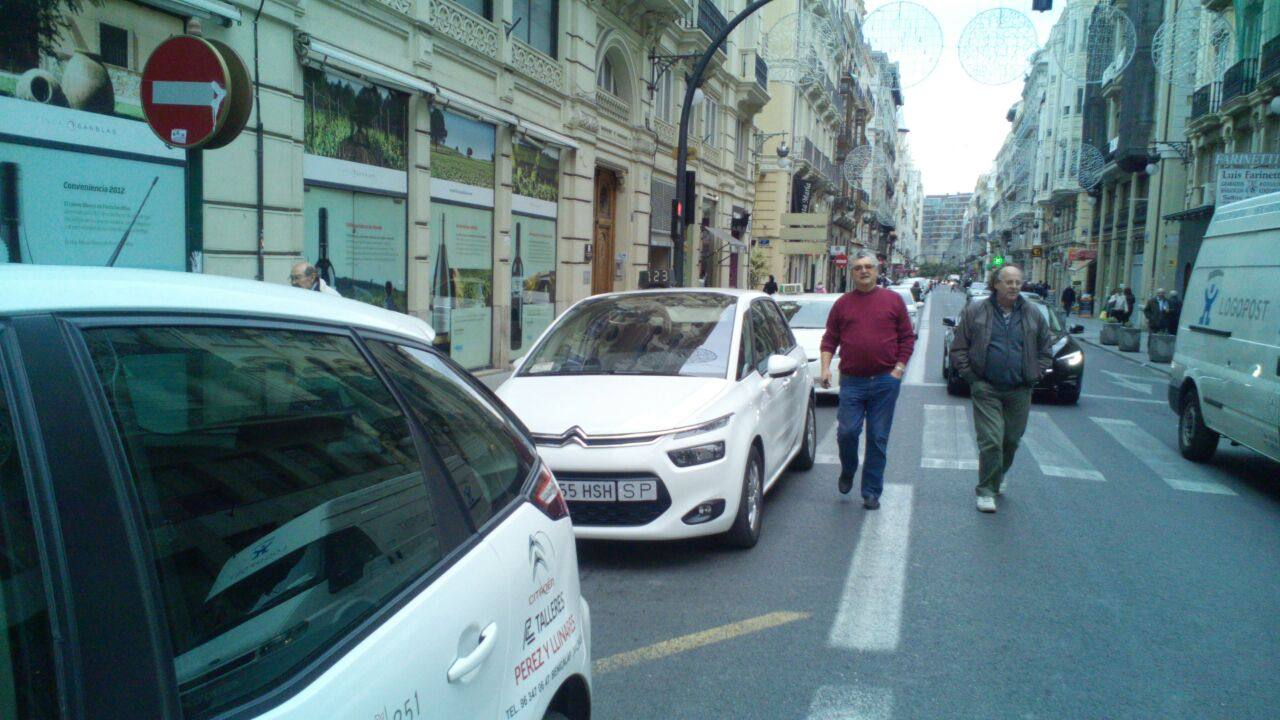 Huelga de taxis, interinos y estudiantes en Valencia