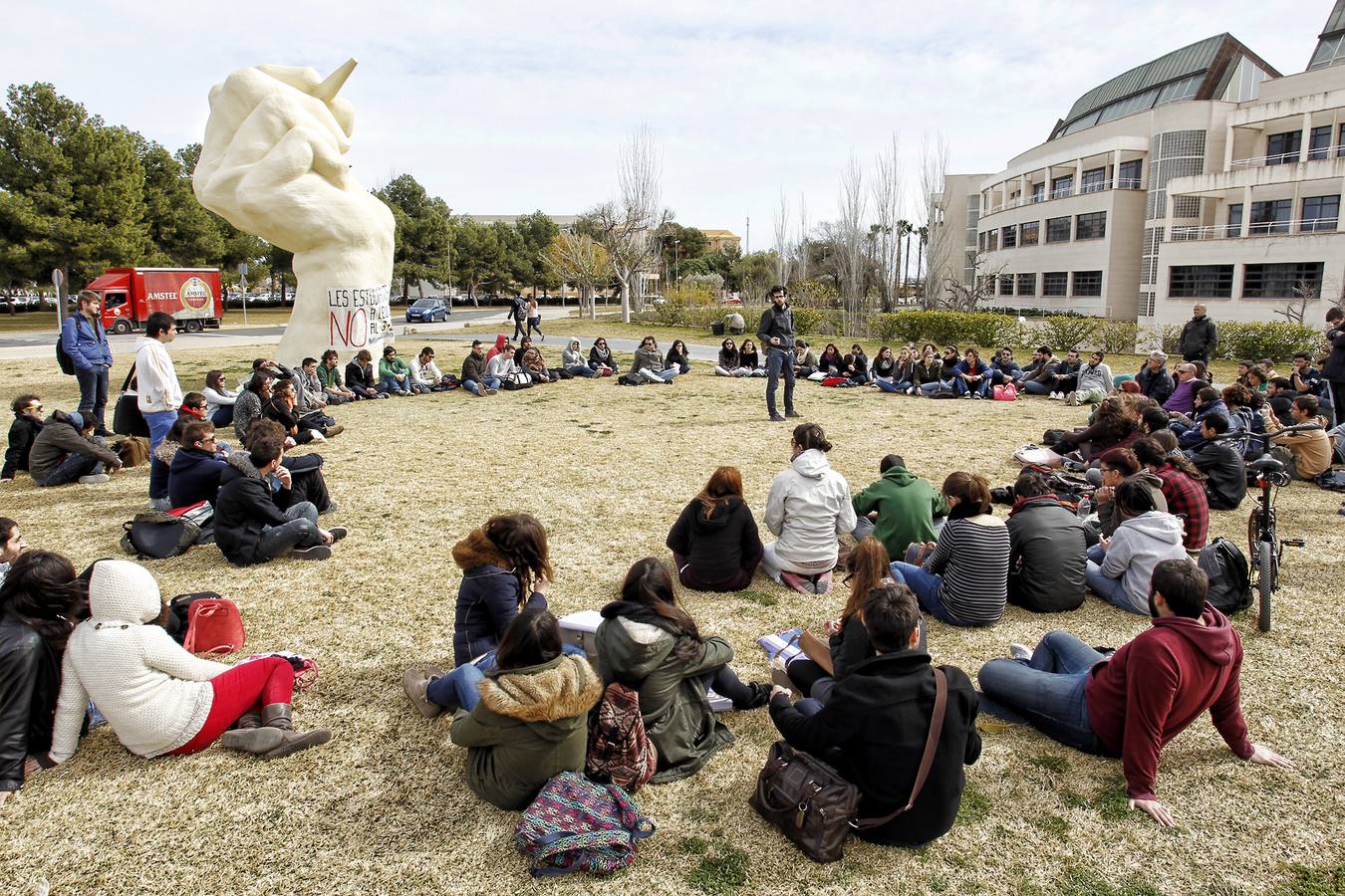 Asamblea de universitarios en la UA