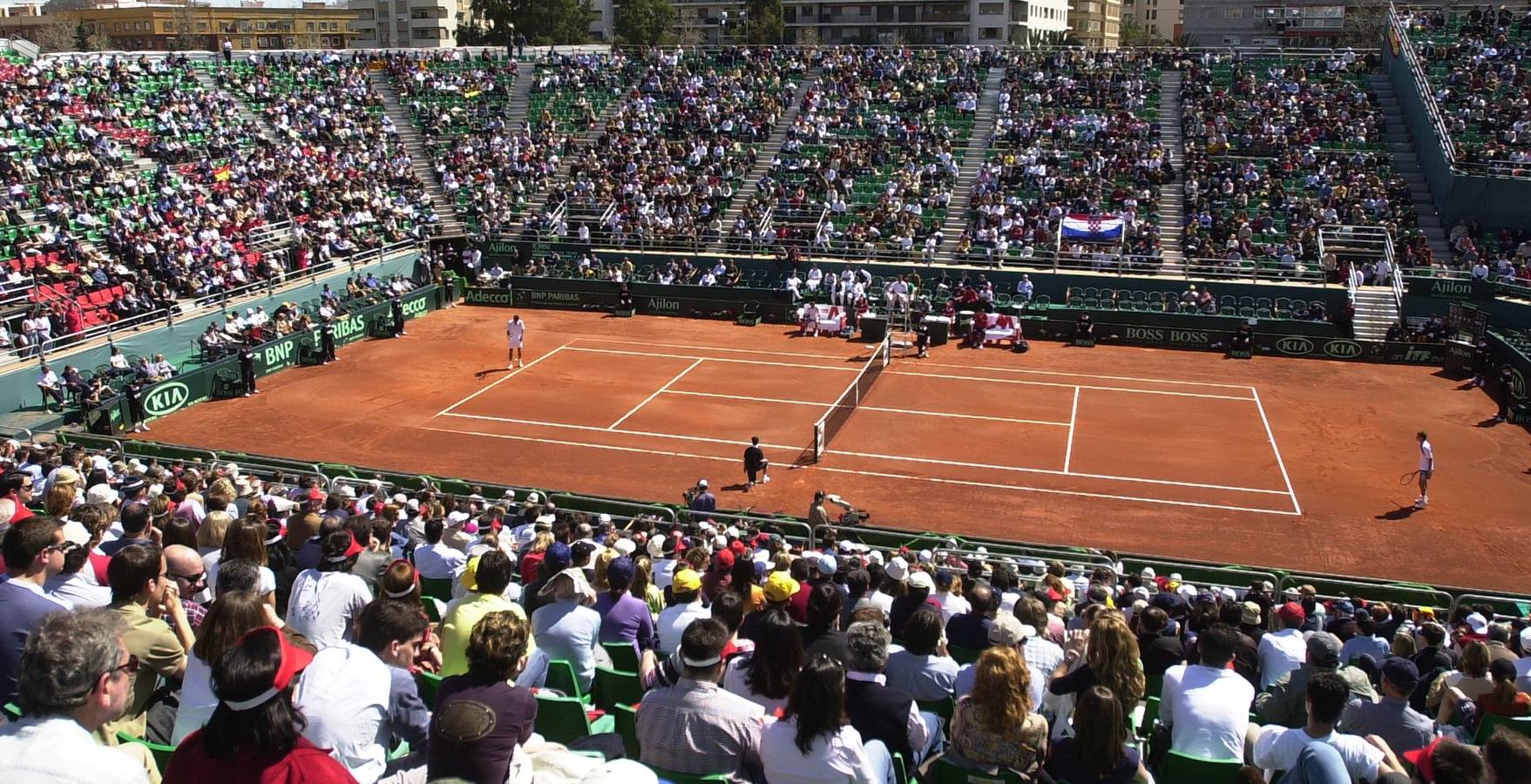 Vista de la pista y las gradas durante un partido de la Davis entre España y Crocia.