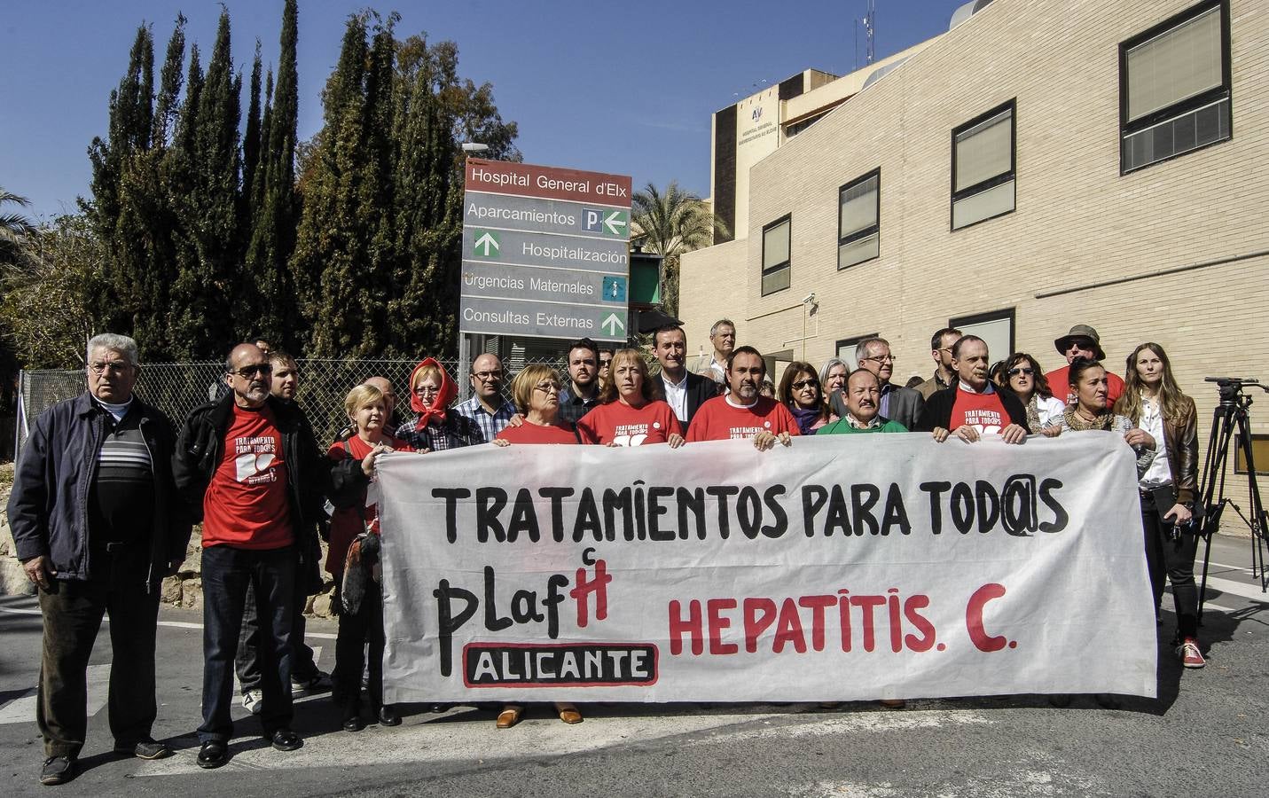 El Hospital del Elche prohíbe una concentración de enfermos de hepatitis