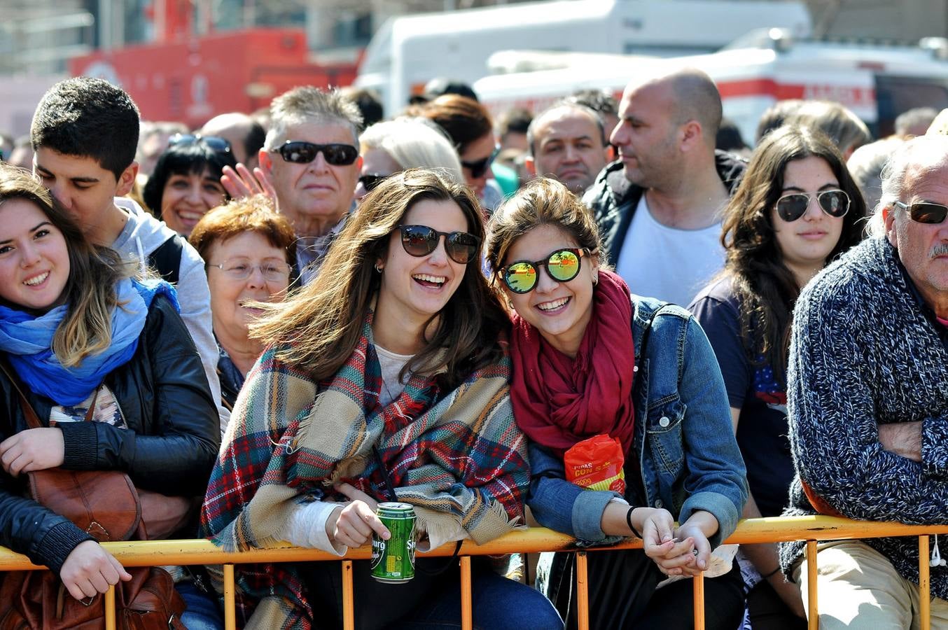 Fallas 2015: Búscate en la mascletà de hoy 17 de marzo (II)