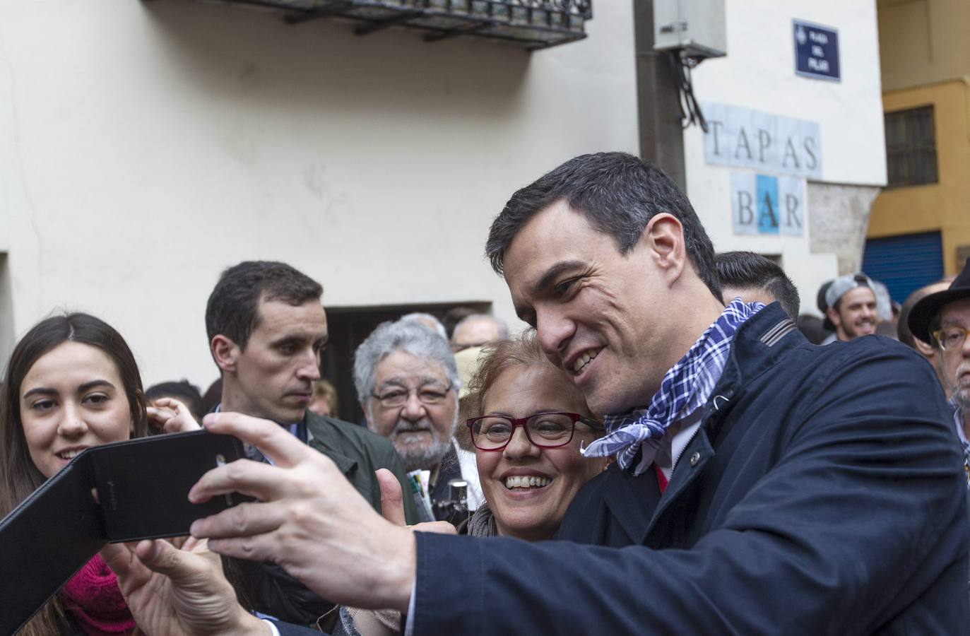 Fallas 2015: Pedro Sánchez visita Valencia en plenas fallas