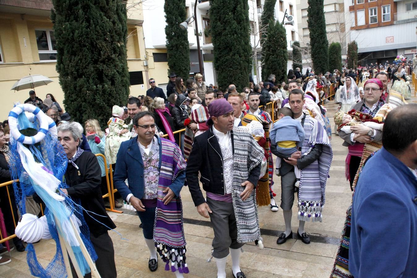 Fallas 2015: Ofrenda de flores a la Mare de Déu en Dénia