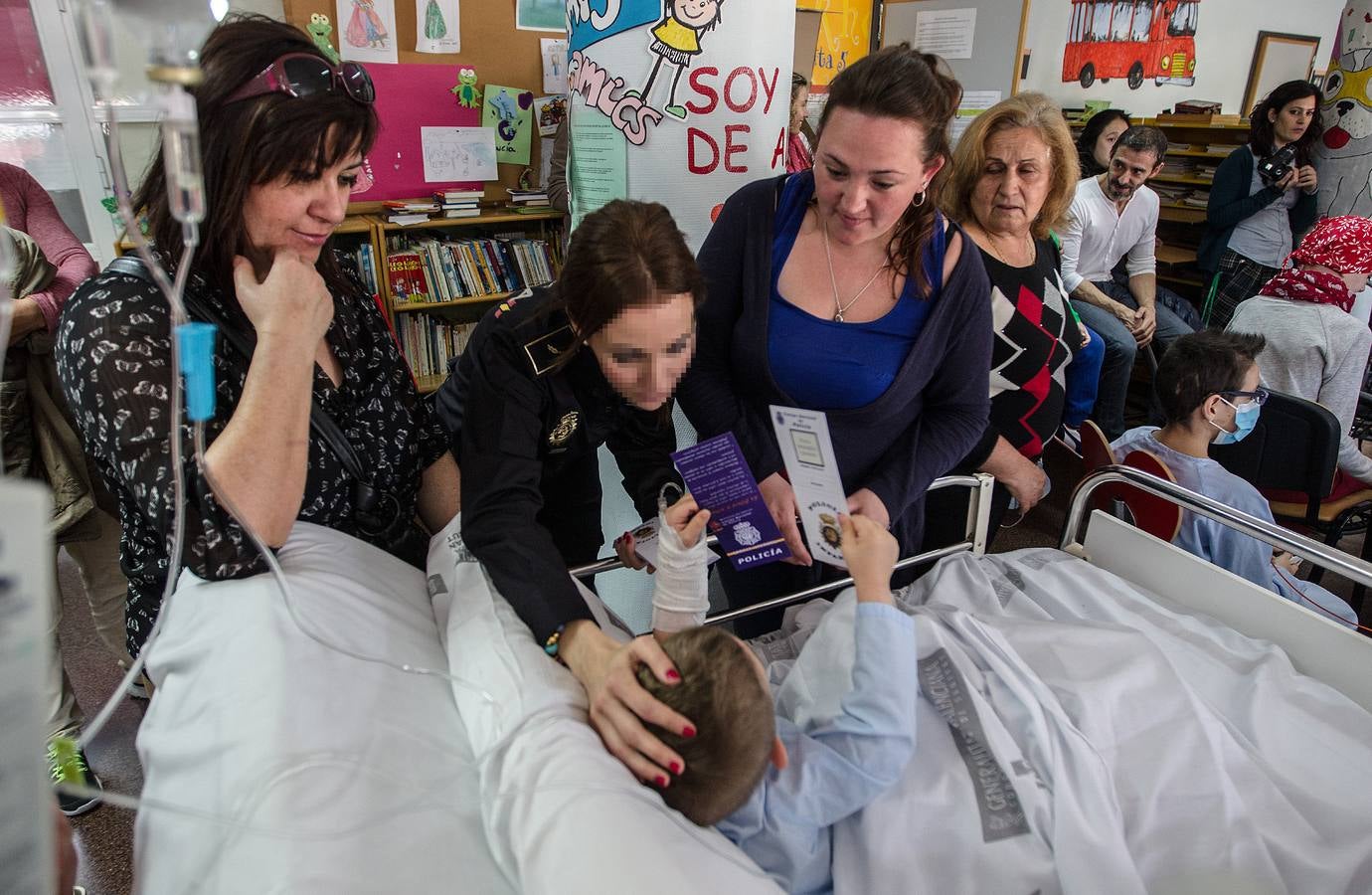 Visita de la Policía Científica al Hospital de Alicante