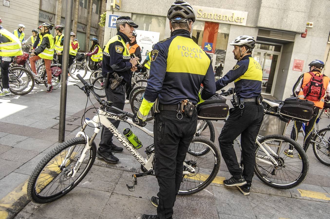 La Policía Local de Elche promueve el uso de la bicicleta