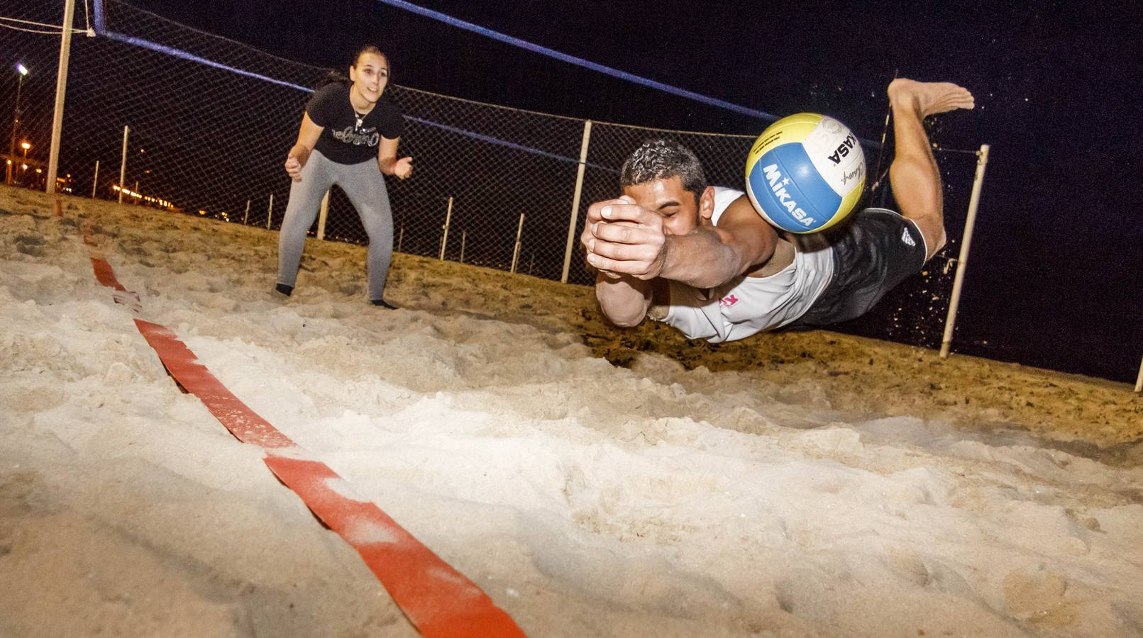 Nadia Campisi presenta un torneo de Voley Playa amateur