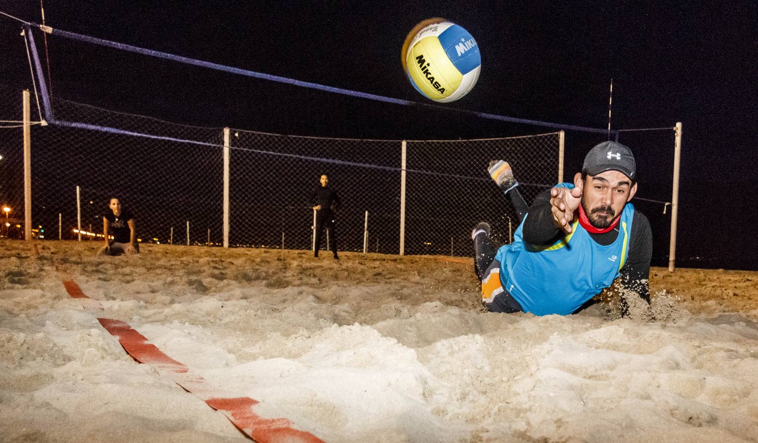 Nadia Campisi presenta un torneo de Voley Playa amateur