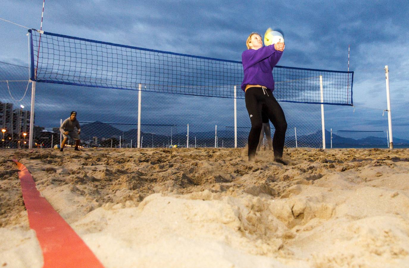 Nadia Campisi presenta un torneo de Voley Playa amateur