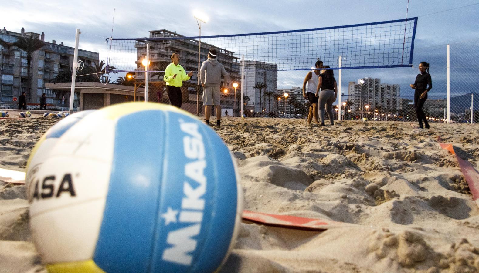 Nadia Campisi presenta un torneo de Voley Playa amateur