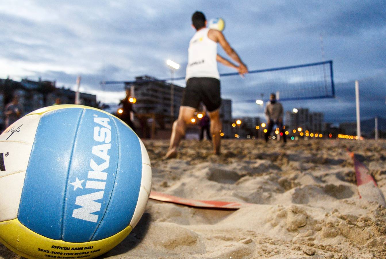 Nadia Campisi presenta un torneo de Voley Playa amateur