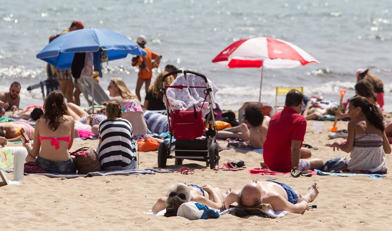 Los turistas disfrutan de la Semana Santa en Alicante