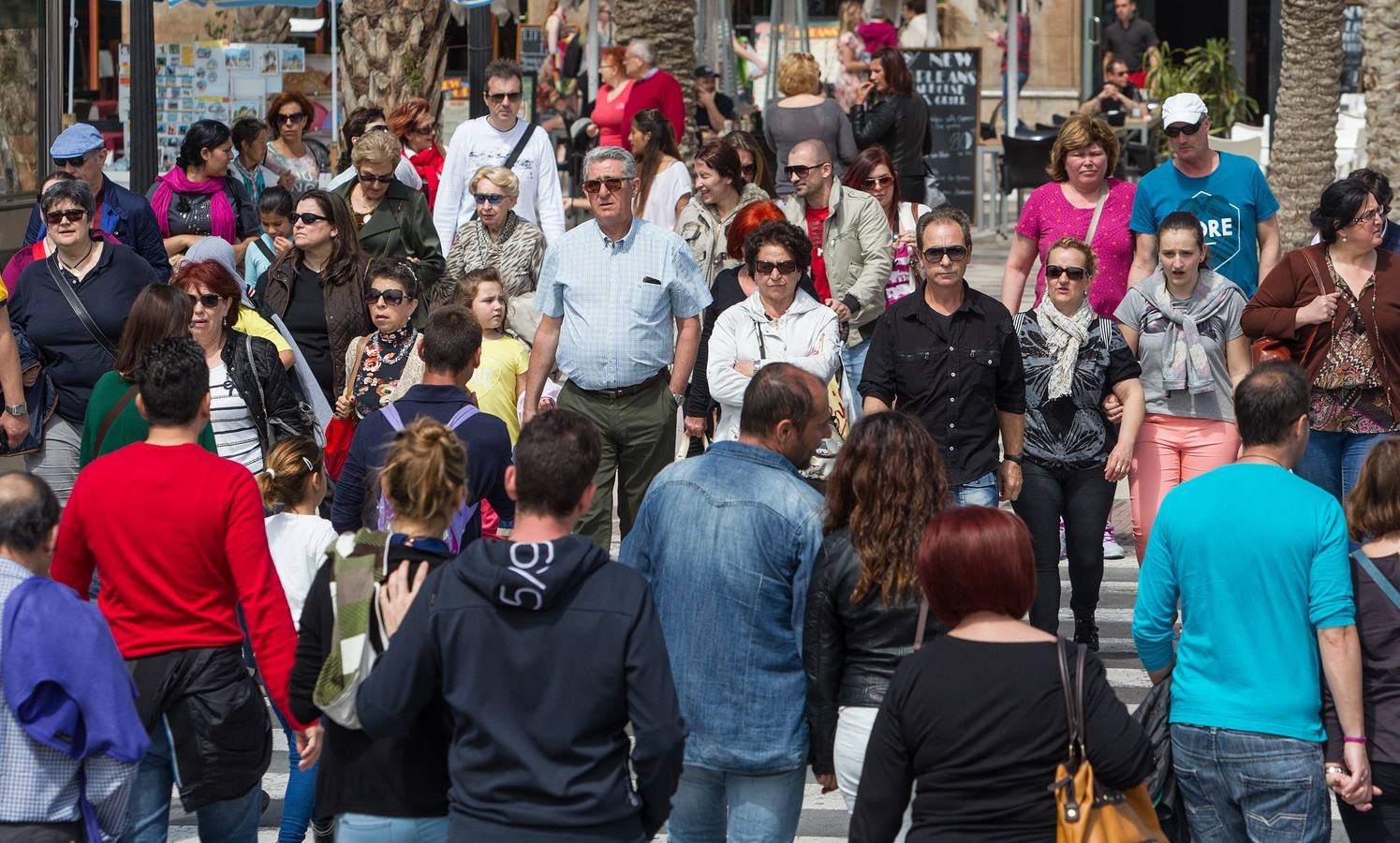 Los turistas disfrutan de la Semana Santa en Alicante