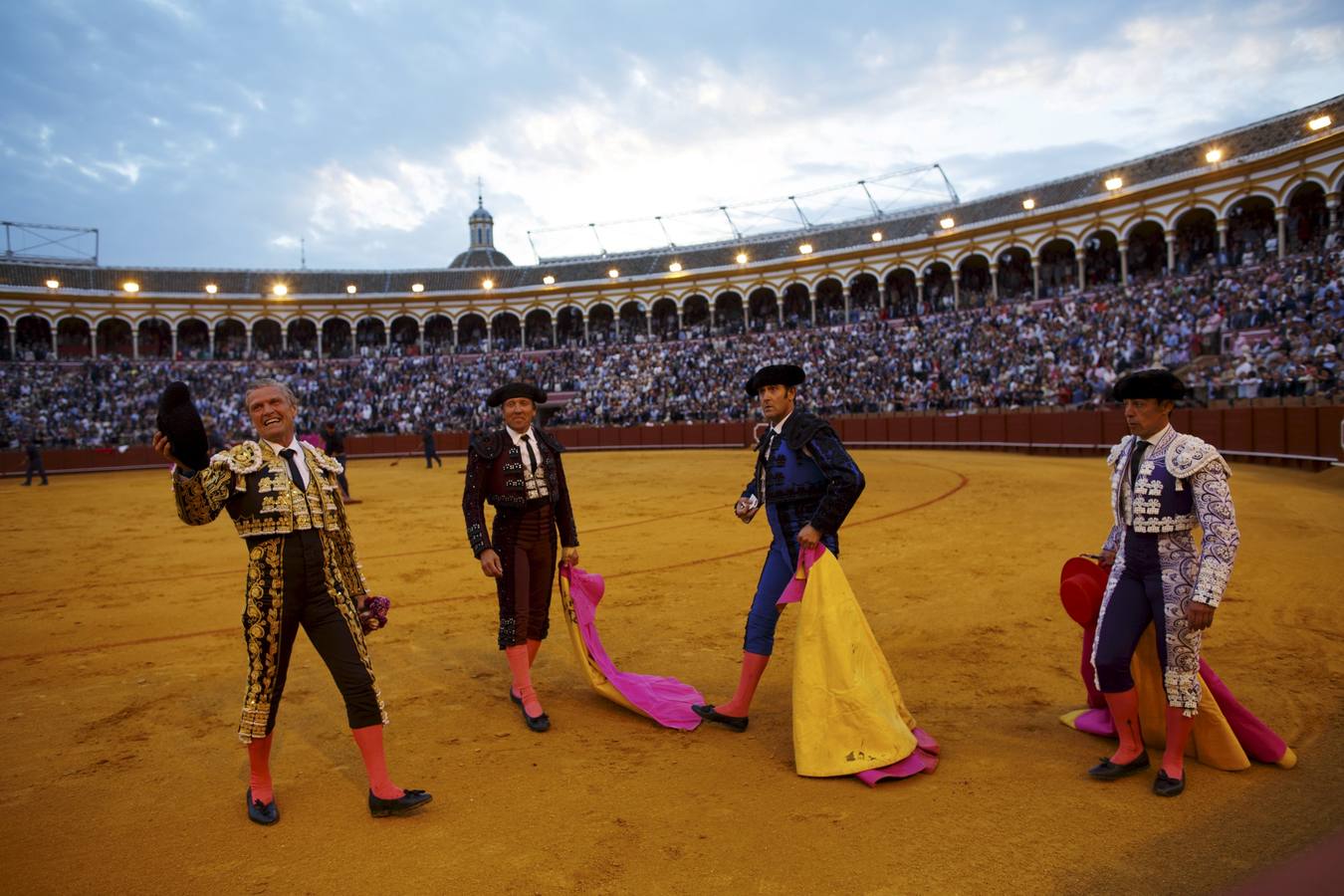 Espartaco se retira y sale por la puerta grande de la Maestranza