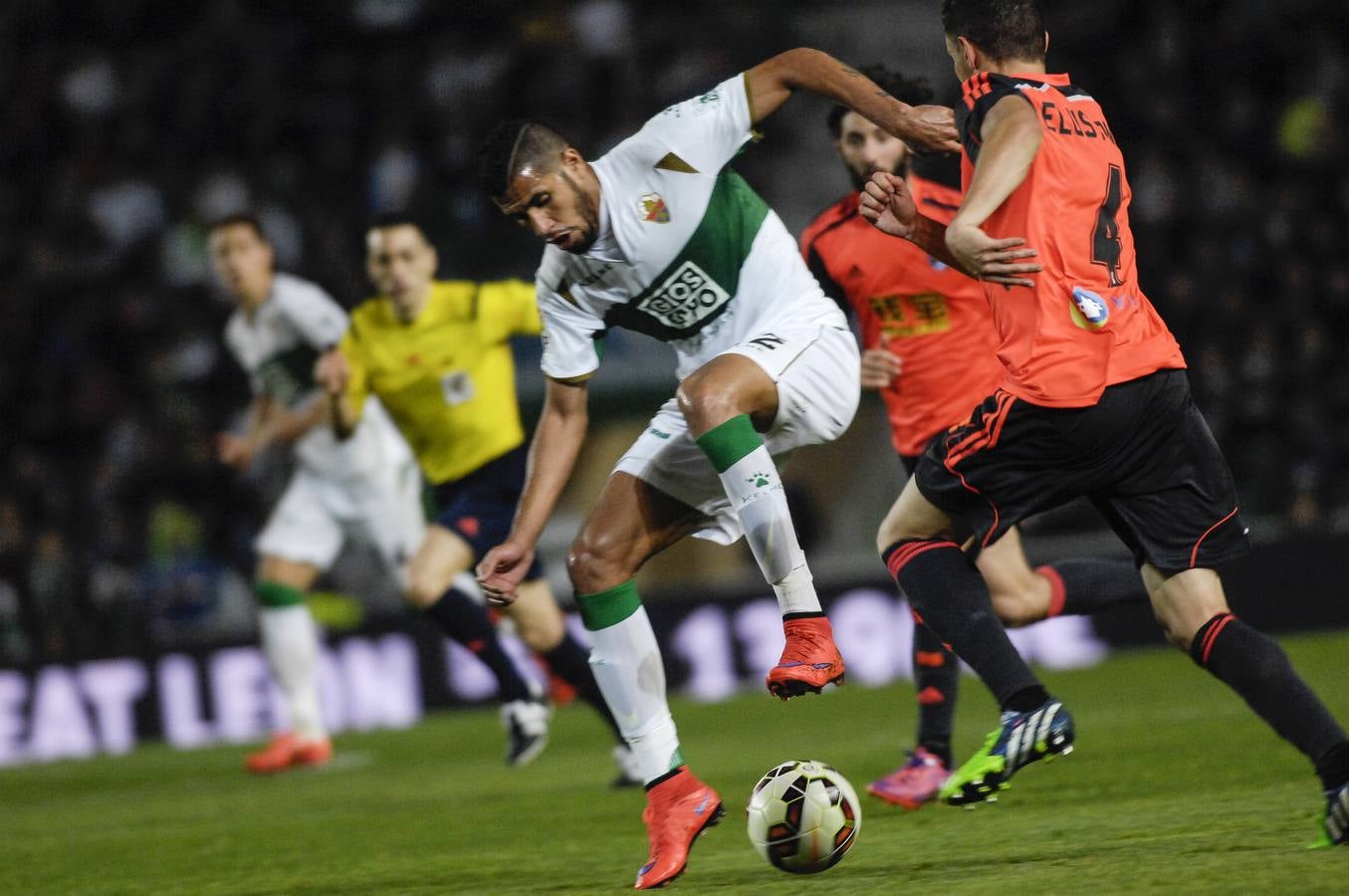 El Elche se impone a la Real