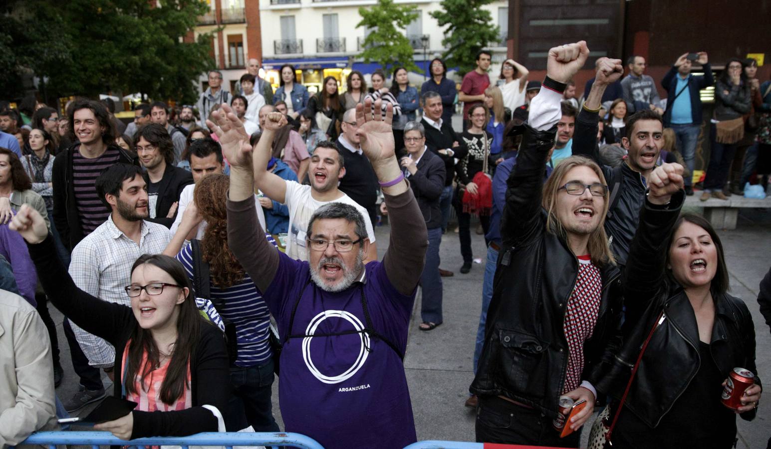 Simpatizantes de Podemos, al inicio del recuento de votos.