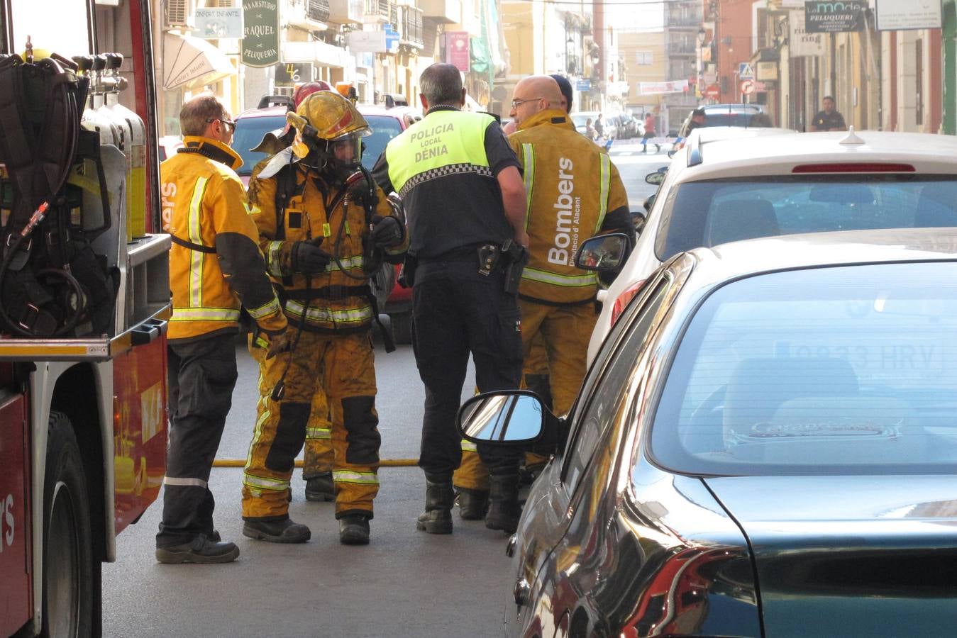 Un incendio en un centro de spa en el centro urbano alerta a los vecinos de Dénia