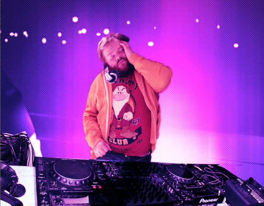 Se echa una siesta y se despierta convertido en meme