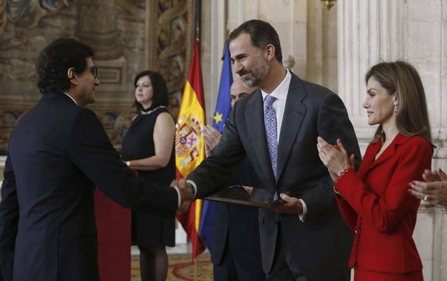 Los Reyes entregan una distinción al ingeniero José María Benlloch, en los Premios Nacionales de Investigación 2014.