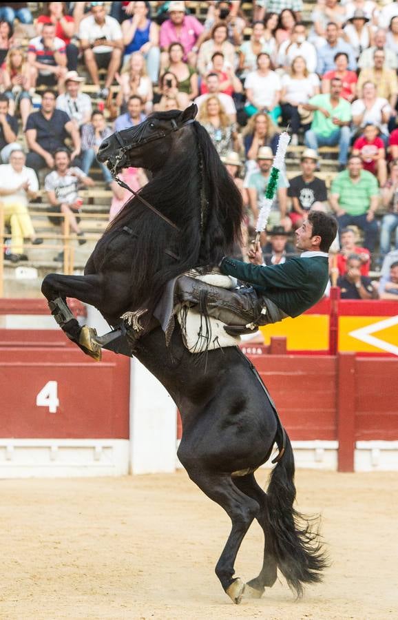 Corrida de rejones para Fermín Bohórquez, Andy Cartagena y Lea Vicens