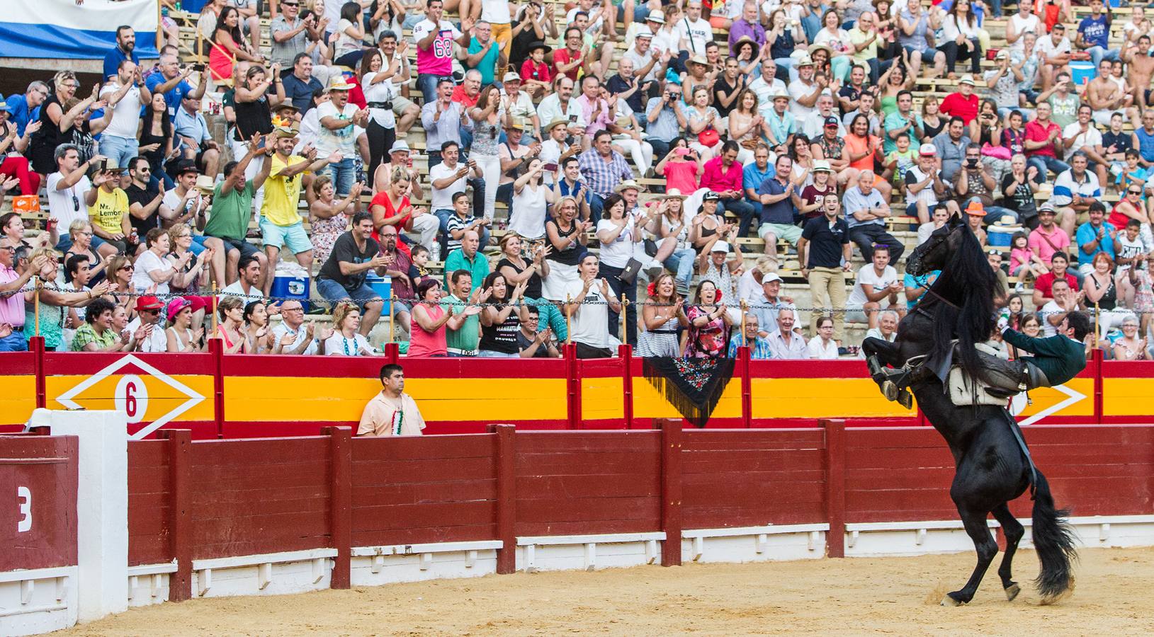 Corrida de rejones para Fermín Bohórquez, Andy Cartagena y Lea Vicens