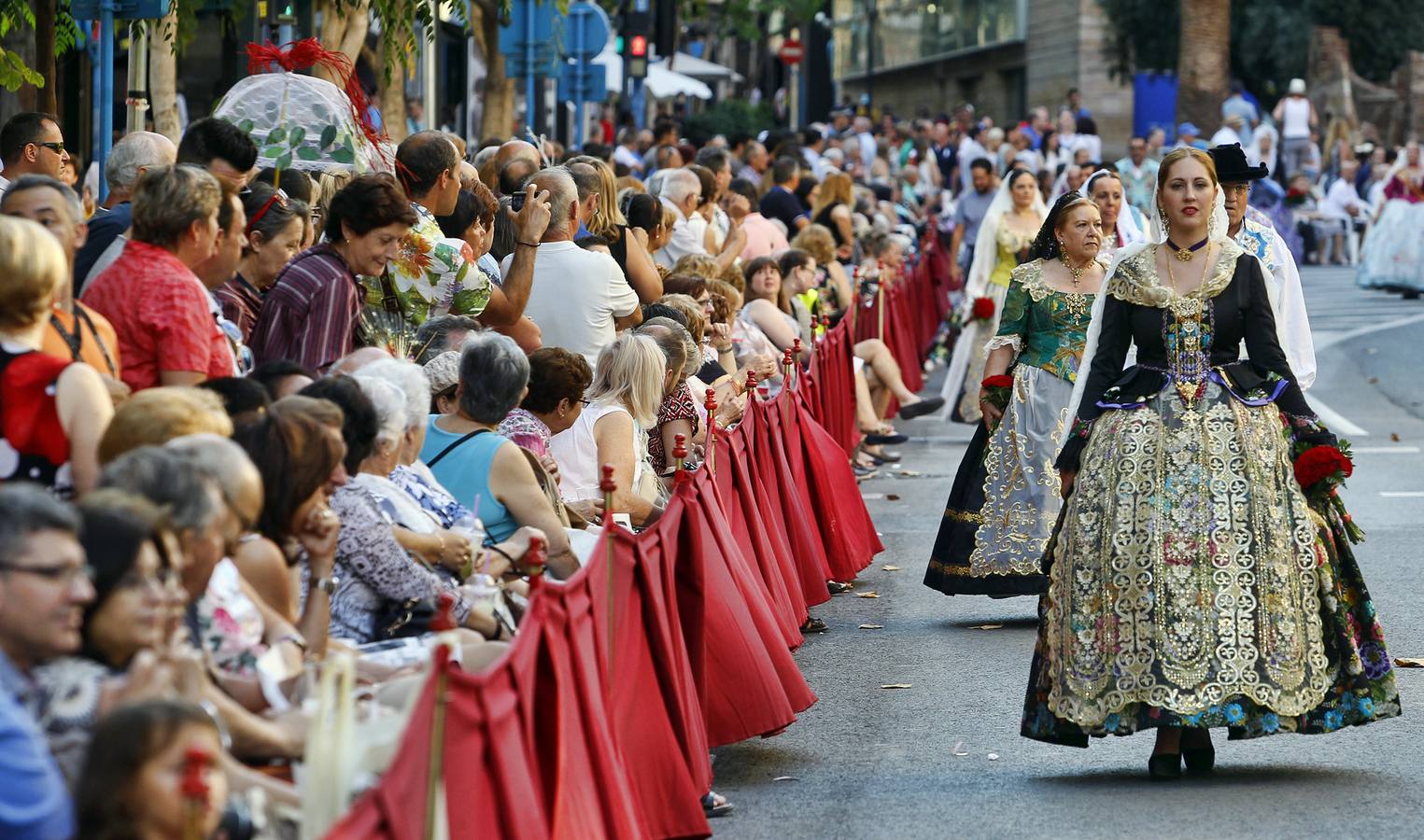 Primera jornada de la Ofrenda de Flores