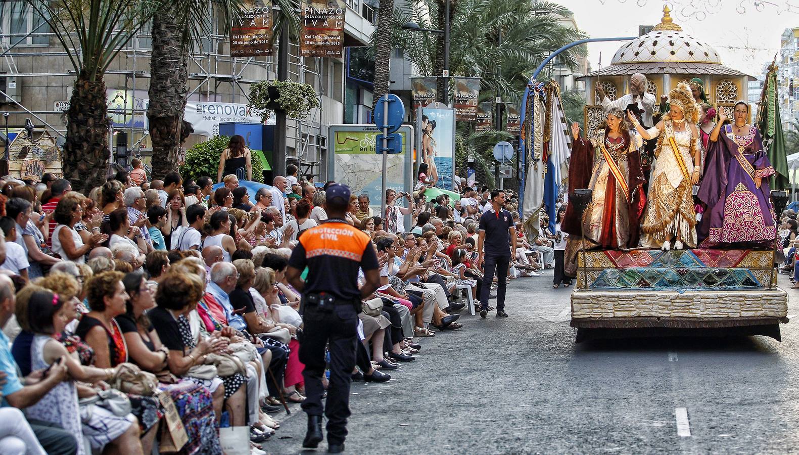 Desfile Folklórico internacional de Hogueras 2015