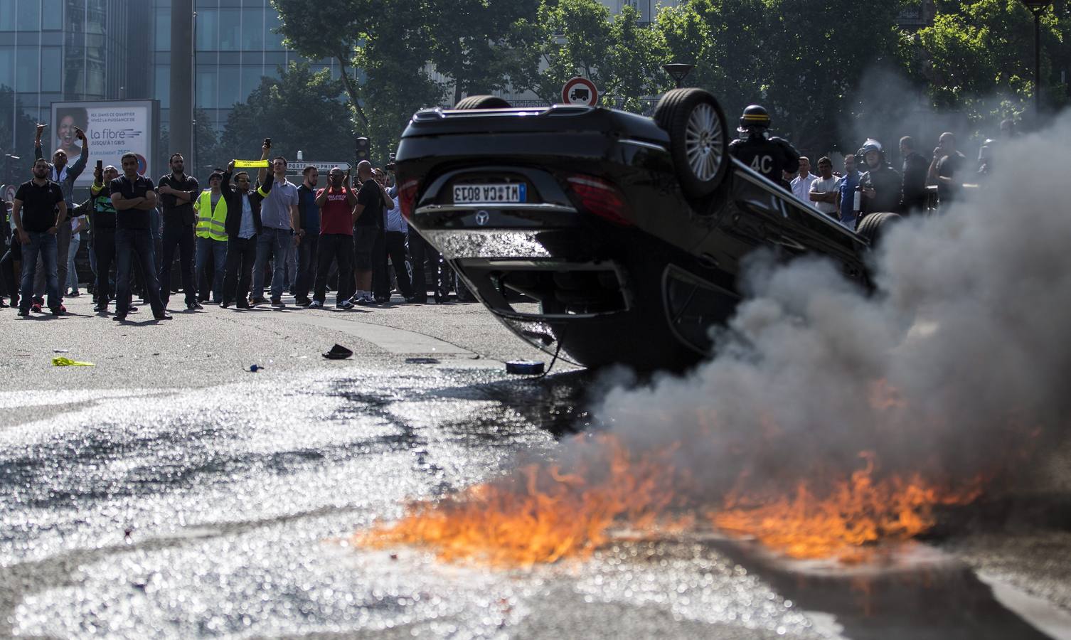 Los taxistas franceses, en pie de guerra contra Uber