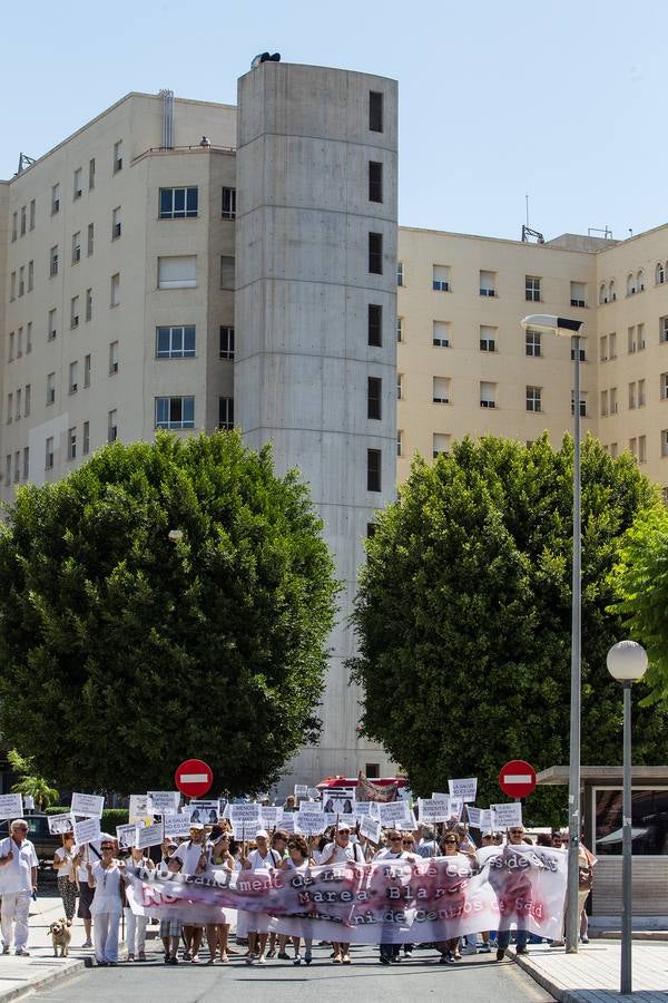 Protesta en el Hospital General de Alicante por el cierre de camas