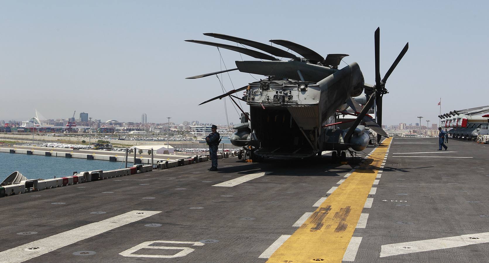 El portaaviones Iwo Jima, en Valencia