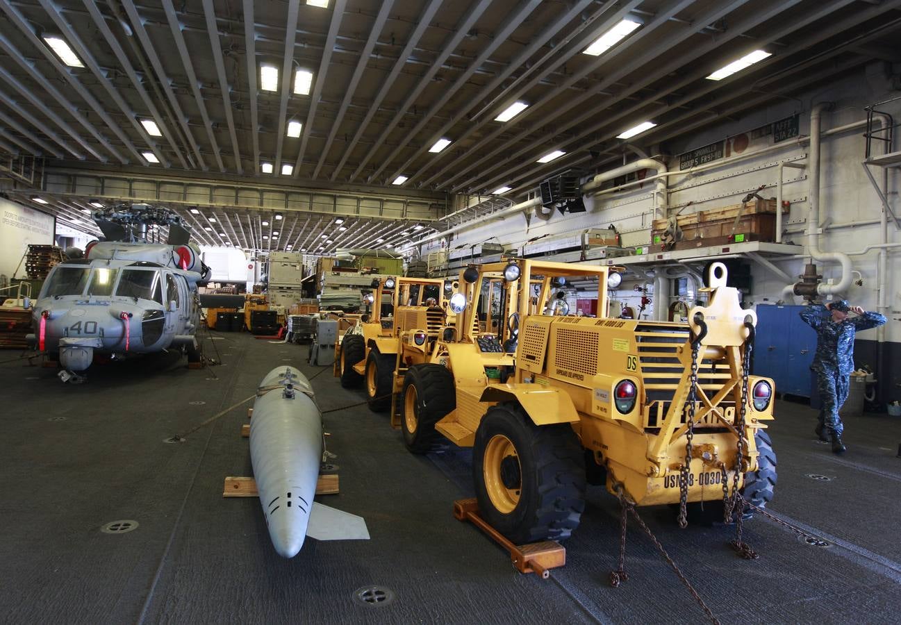 El portaaviones Iwo Jima, en Valencia