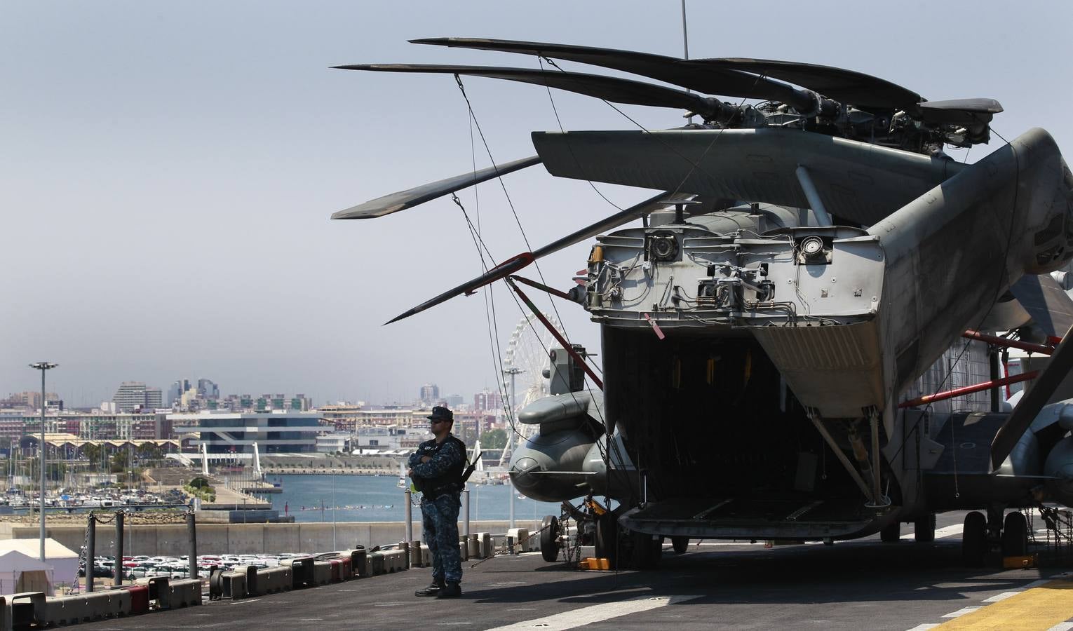 El portaaviones Iwo Jima, en Valencia