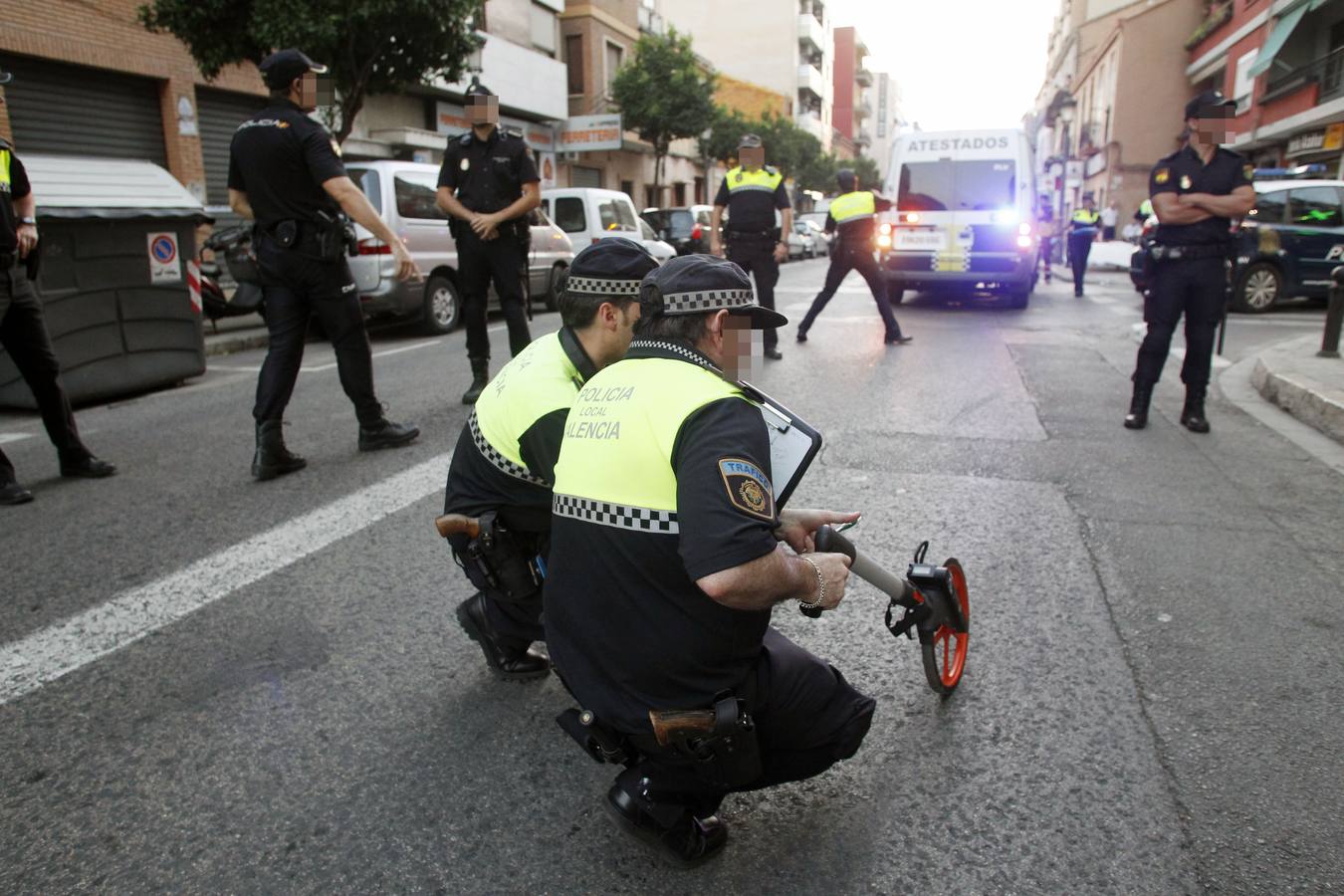 Las imágenes del accidente en una terraza de la avenida Burjassot