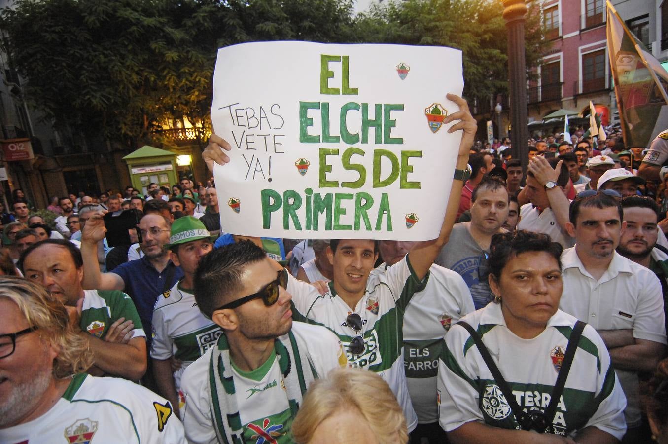 Manifestación por el descenso del Elche CF