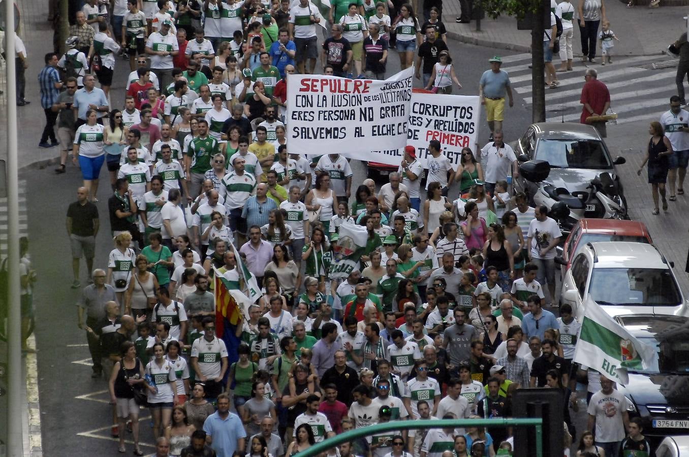 Manifestación por el descenso del Elche CF