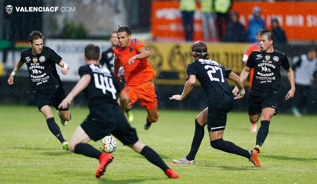 El Valencia CF golea en el primer partido de pretemporada