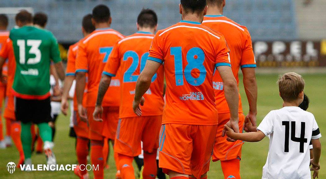 El Valencia CF golea en el primer partido de pretemporada