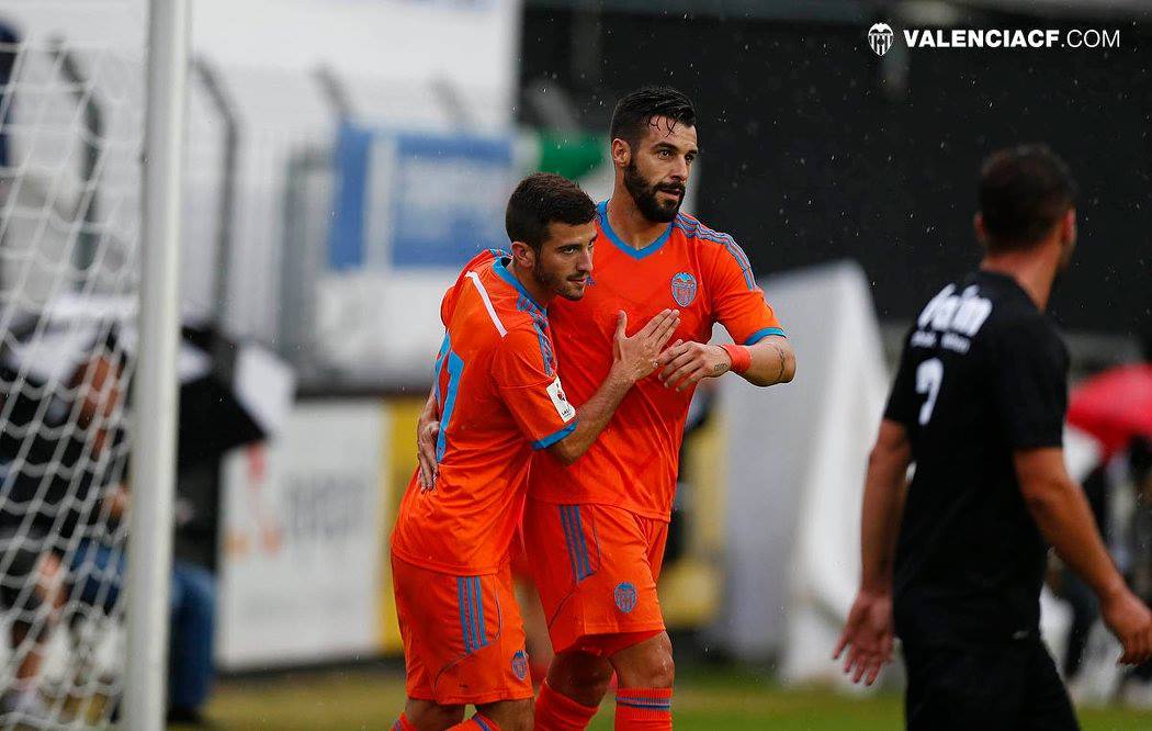 El Valencia CF golea en el primer partido de pretemporada