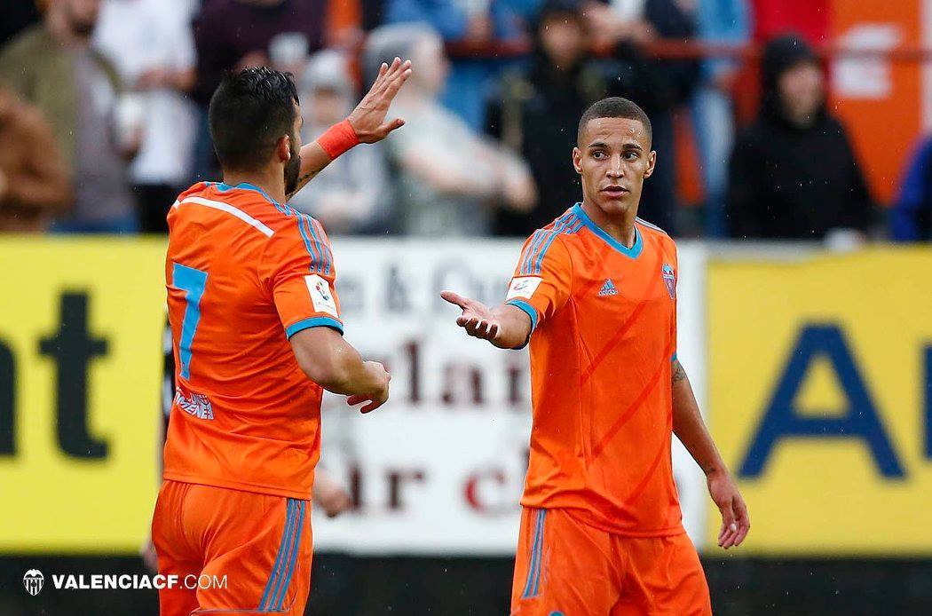 El Valencia CF golea en el primer partido de pretemporada