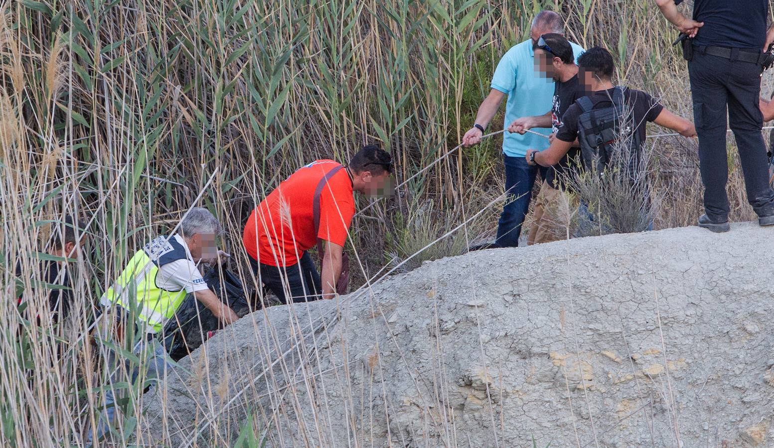 Hallan tres maletas con restos humanos descuartizados en las lagunas de Rabasa