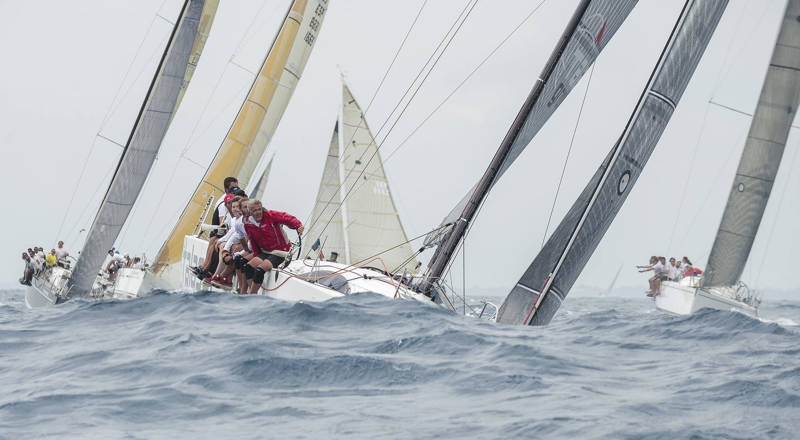 Las embarcaciones de la Copa de la Reina surcan el Mediterráneo