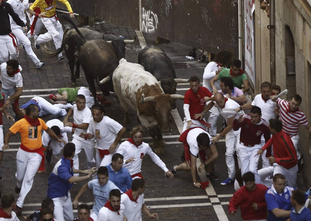 Limpio sexto encierro de Sanfermines