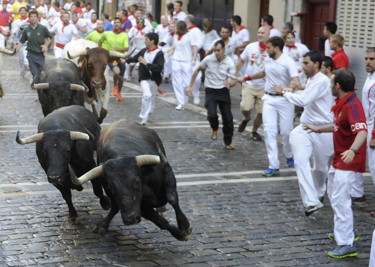 Limpio sexto encierro de Sanfermines