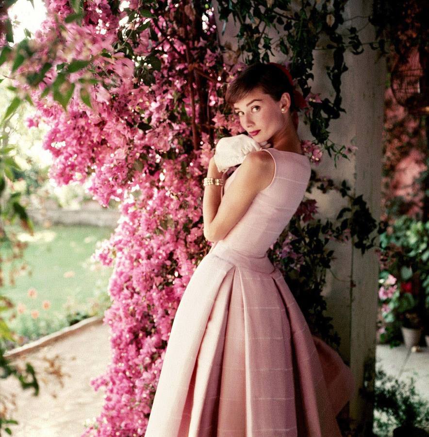 Audrey Hepburn. La actriz, una de las más queridas e importantes de la época dorada de Hollywood, se cambió el nombre por su difícil pronunciación y extensión: Edda van Heemstra Audrey Kathleen Hepburn-Ruston.