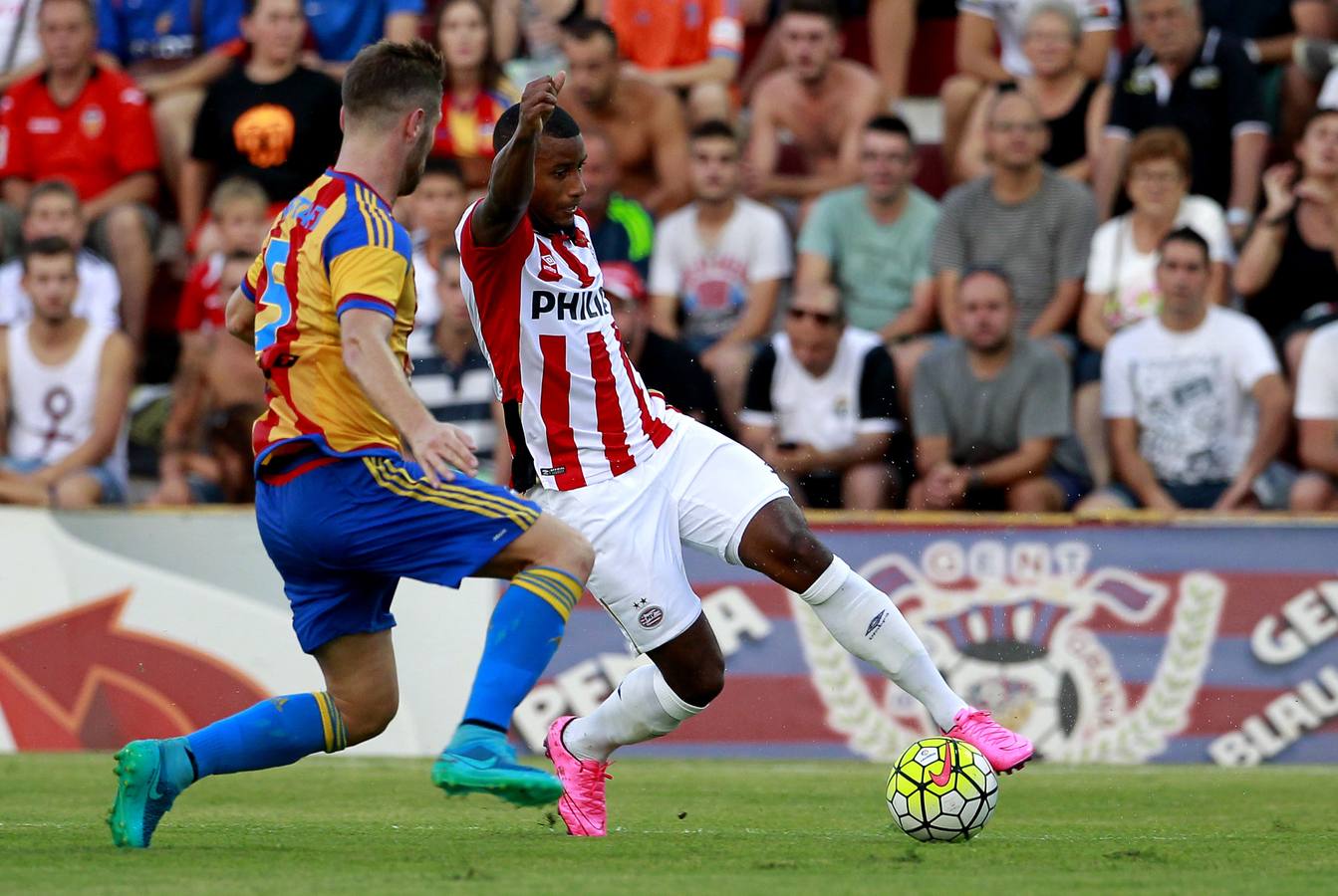 La victoria del Valencia en Alzira frente al PSV, en imágenes