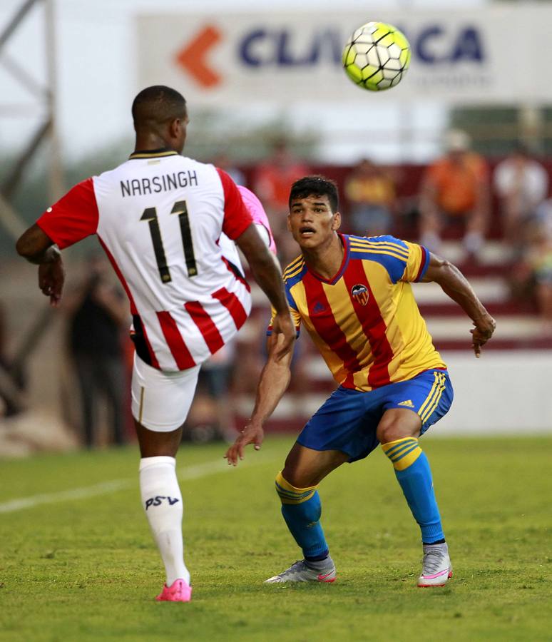 La victoria del Valencia en Alzira frente al PSV, en imágenes