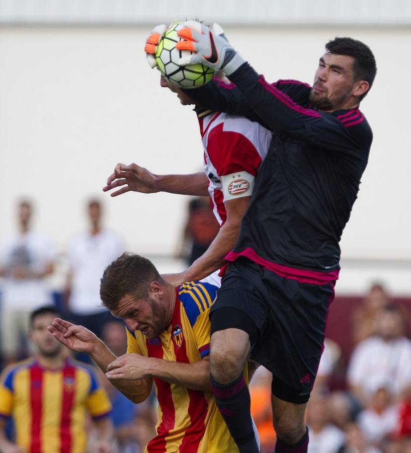 La victoria del Valencia en Alzira frente al PSV, en imágenes