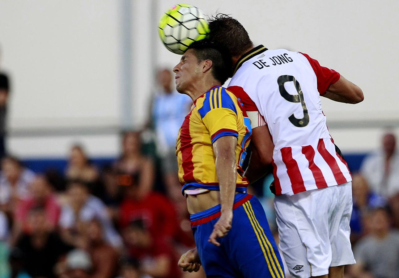 La victoria del Valencia en Alzira frente al PSV, en imágenes