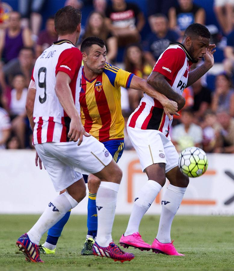 La victoria del Valencia en Alzira frente al PSV, en imágenes